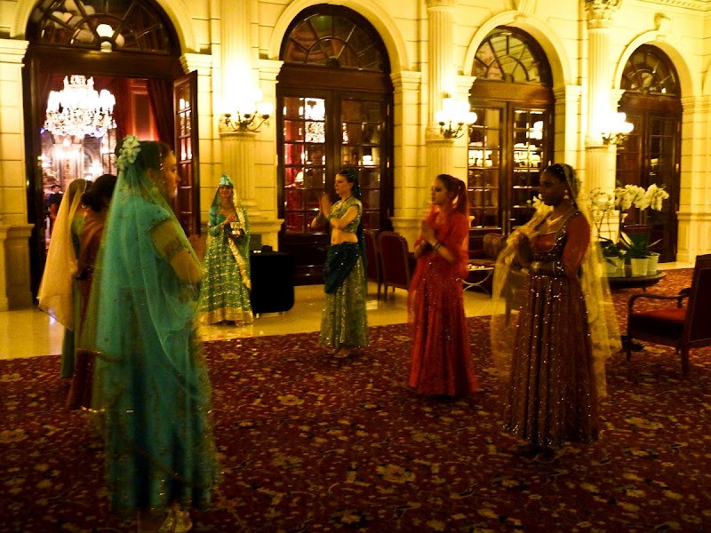 menaka de mahodaya association bollywood passion au salon opera grand hotel paris (mars 2012) 